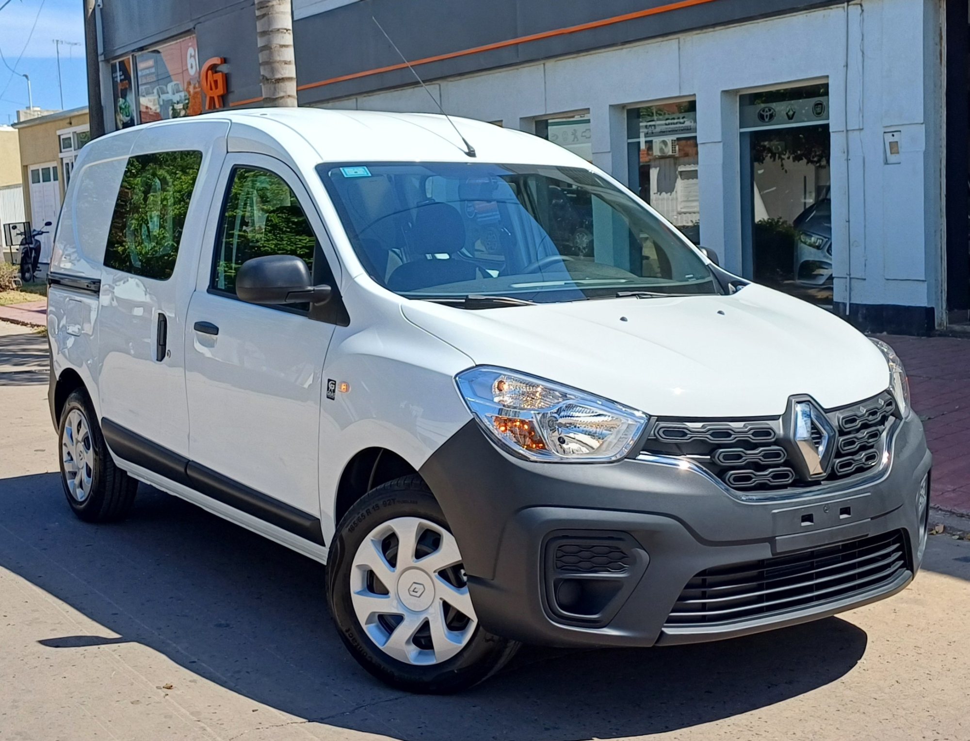 RENAULT KANGOO II EXPRESS 1.6 SCe CONFORT 5 As. 2PLC L/24