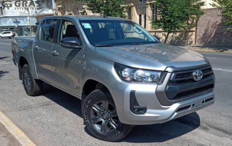 TOYOTA HILUX SR 4X2 2.4 AT 0KM