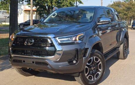 TOYOTA HILUX SRX AT 4X4 OKM