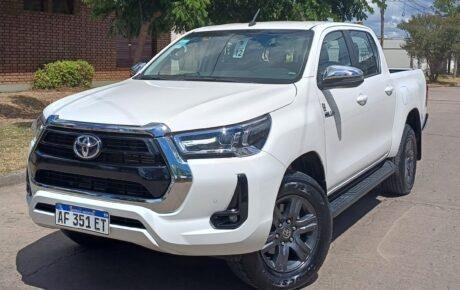 TOYOTA HILUX 2.8 TDI SRV DC 4×2 AT L/22 2022