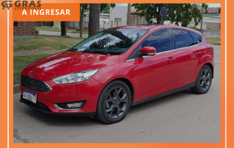 FORD FOCUS 2.0 SE PLUS MT 5p MODELO 2017