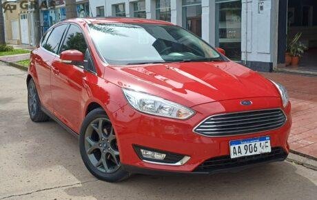 FORD FOCUS 2.0 SE PLUS MT 5p MODELO 2017