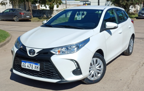TOYOTA YARIS 1.5 XS CVT 5P L/22 2024