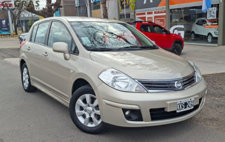 NISSAN TIIDA ACENTA 1.8 5P 6MT 2011