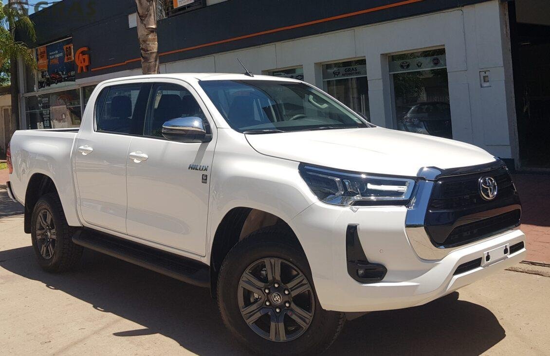 NUEVA TOYOTA HILUX SRV 4X2AT OKM L 2021 FINANCIADA Autos Usados Santa